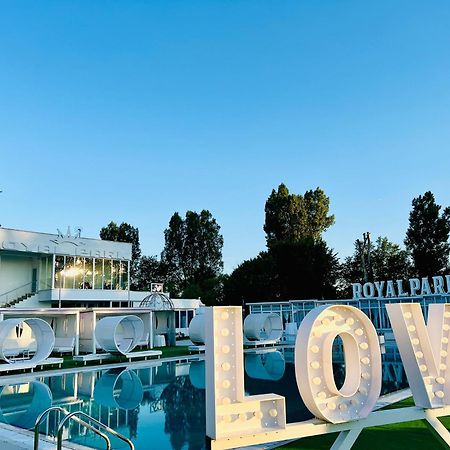Royal Park Complex Hotel Bascov Ngoại thất bức ảnh