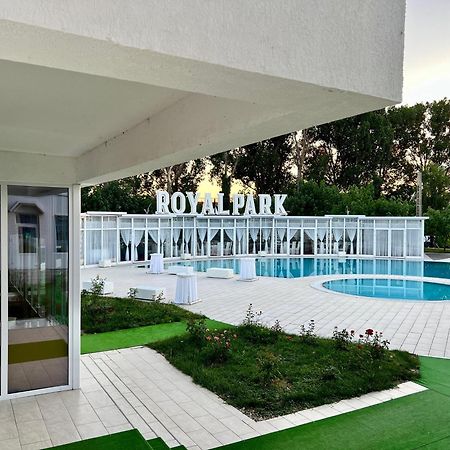 Royal Park Complex Hotel Bascov Ngoại thất bức ảnh