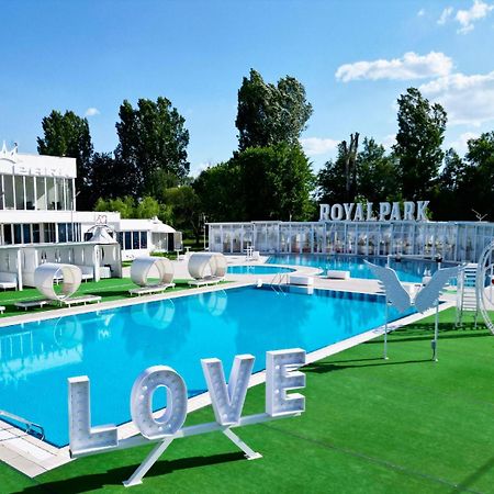Royal Park Complex Hotel Bascov Ngoại thất bức ảnh