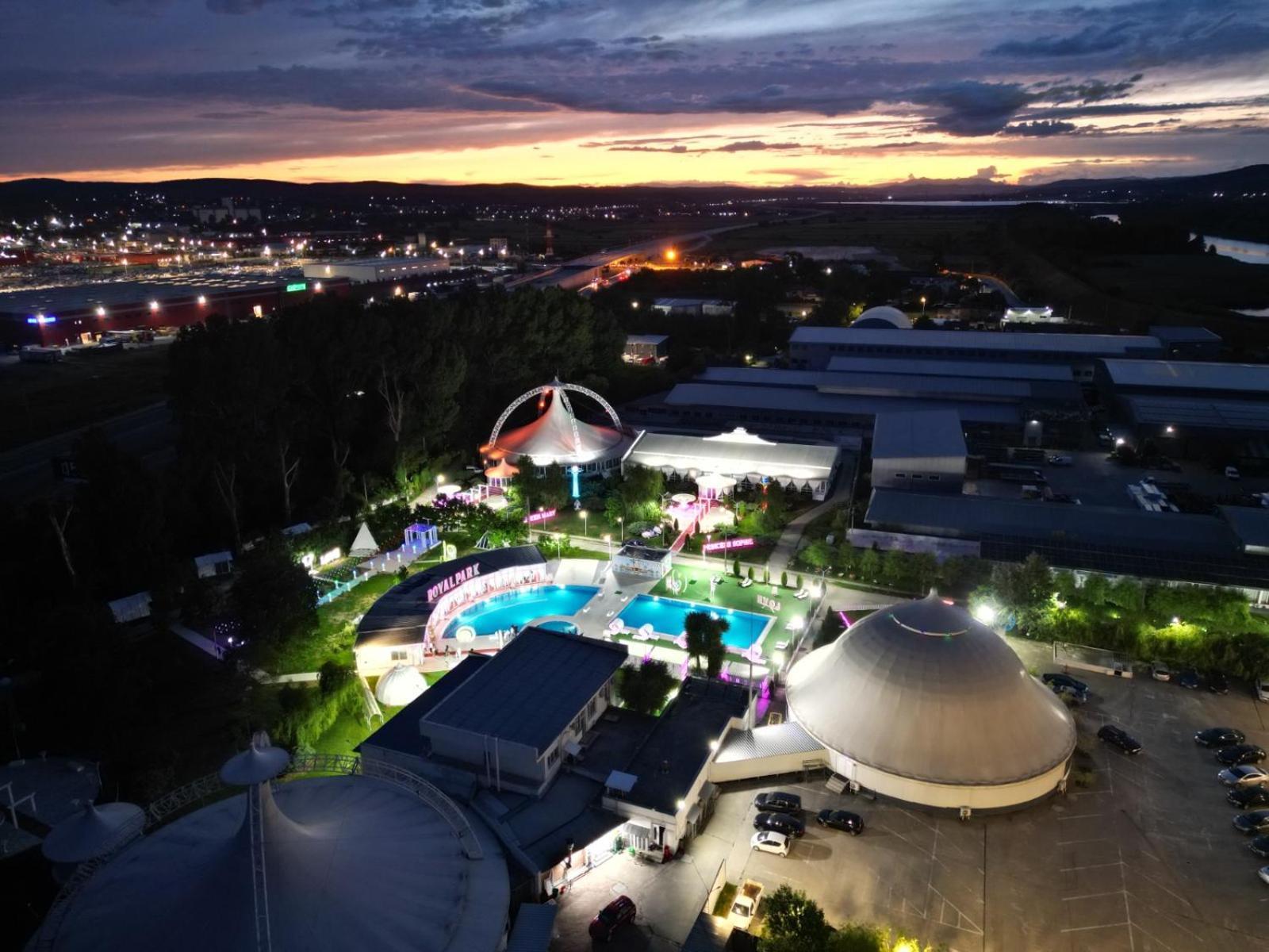 Royal Park Complex Hotel Bascov Ngoại thất bức ảnh