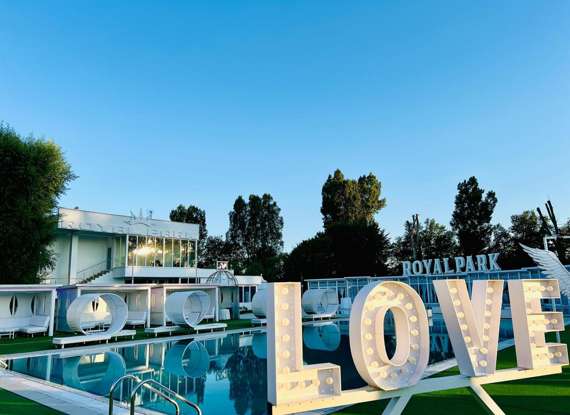 Royal Park Complex Hotel Bascov Ngoại thất bức ảnh