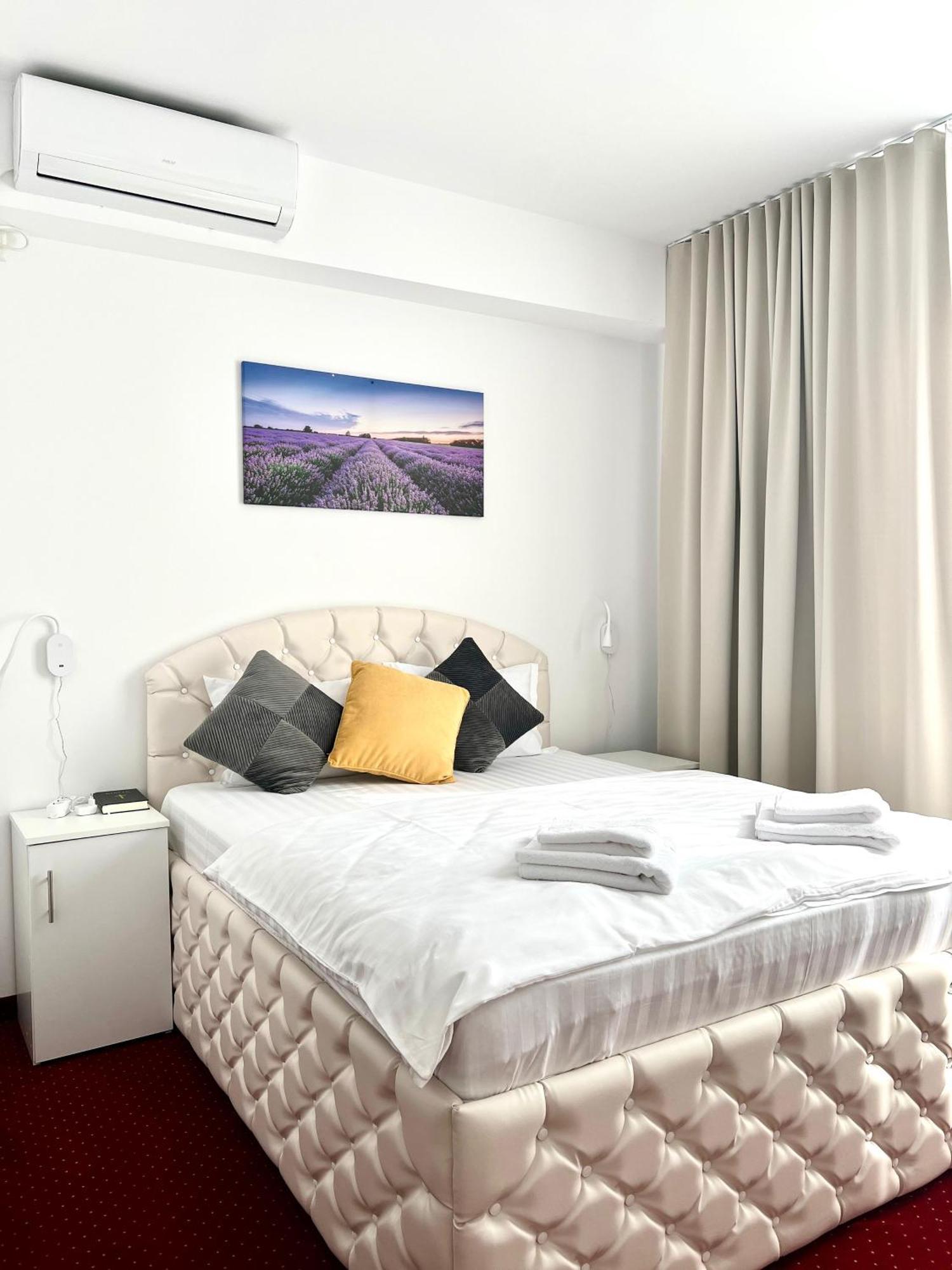 Royal Park Complex Hotel Bascov Ngoại thất bức ảnh