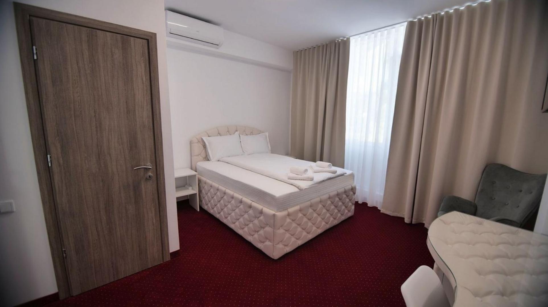 Royal Park Complex Hotel Bascov Ngoại thất bức ảnh