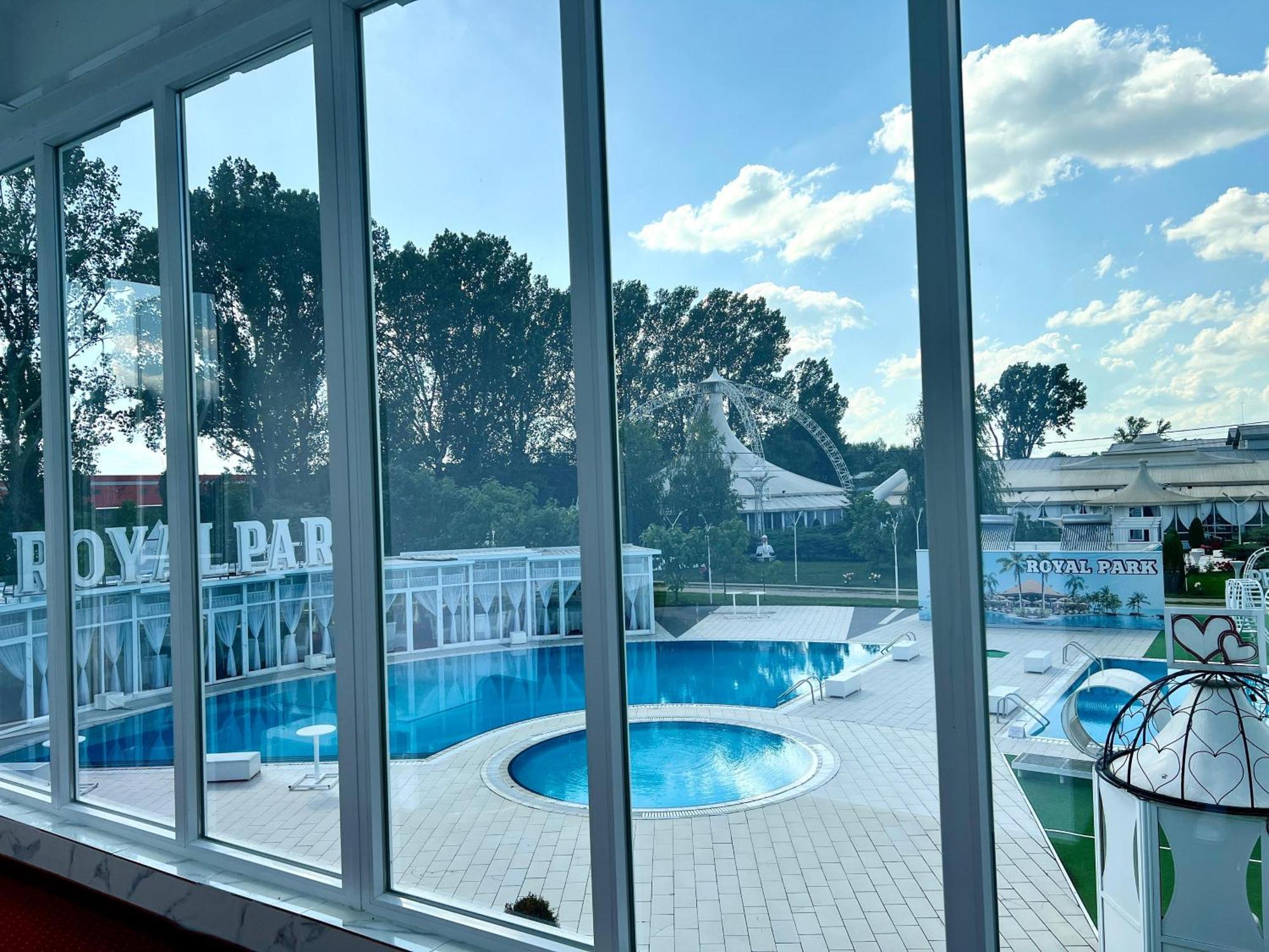 Royal Park Complex Hotel Bascov Ngoại thất bức ảnh