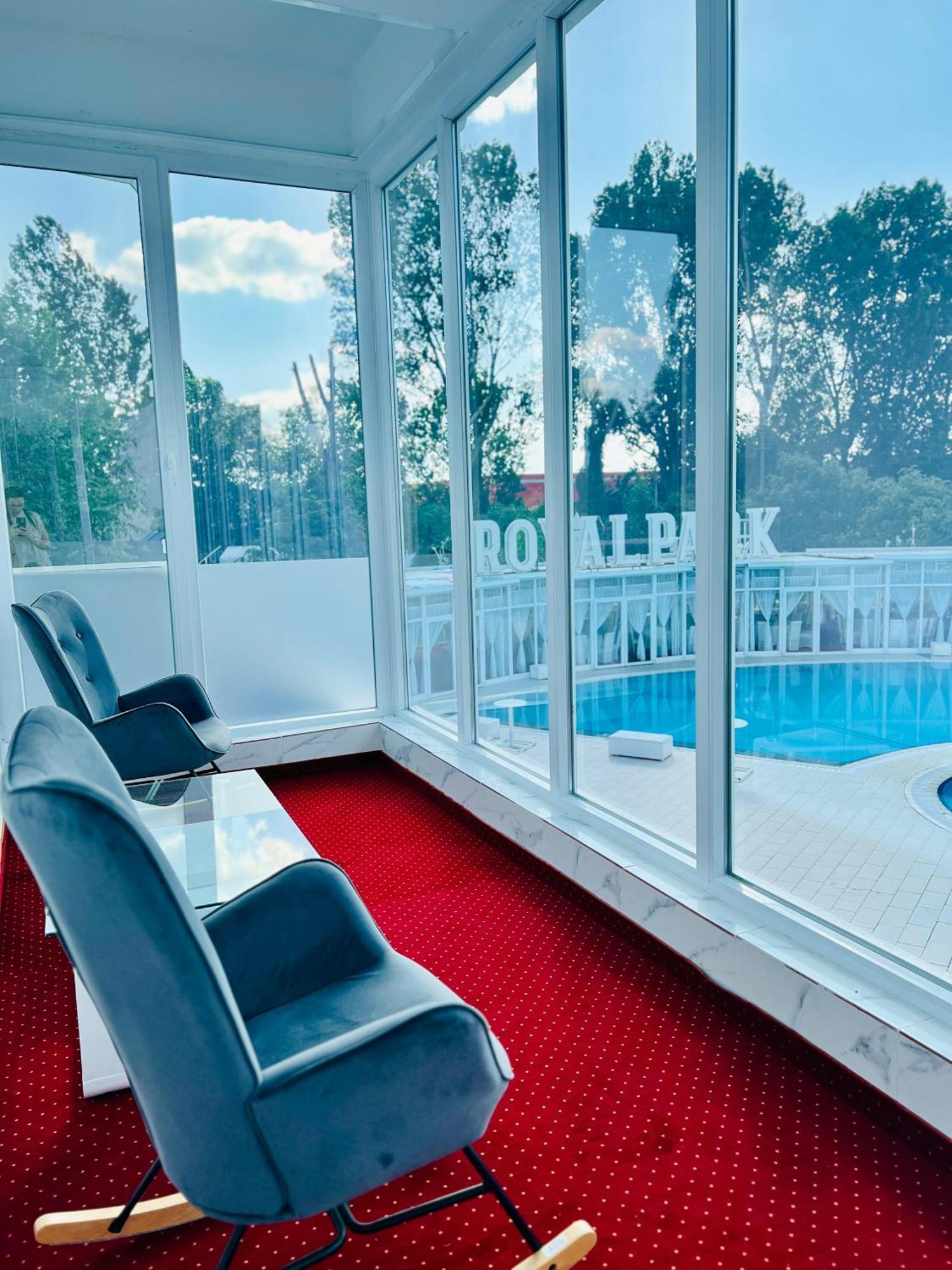 Royal Park Complex Hotel Bascov Ngoại thất bức ảnh