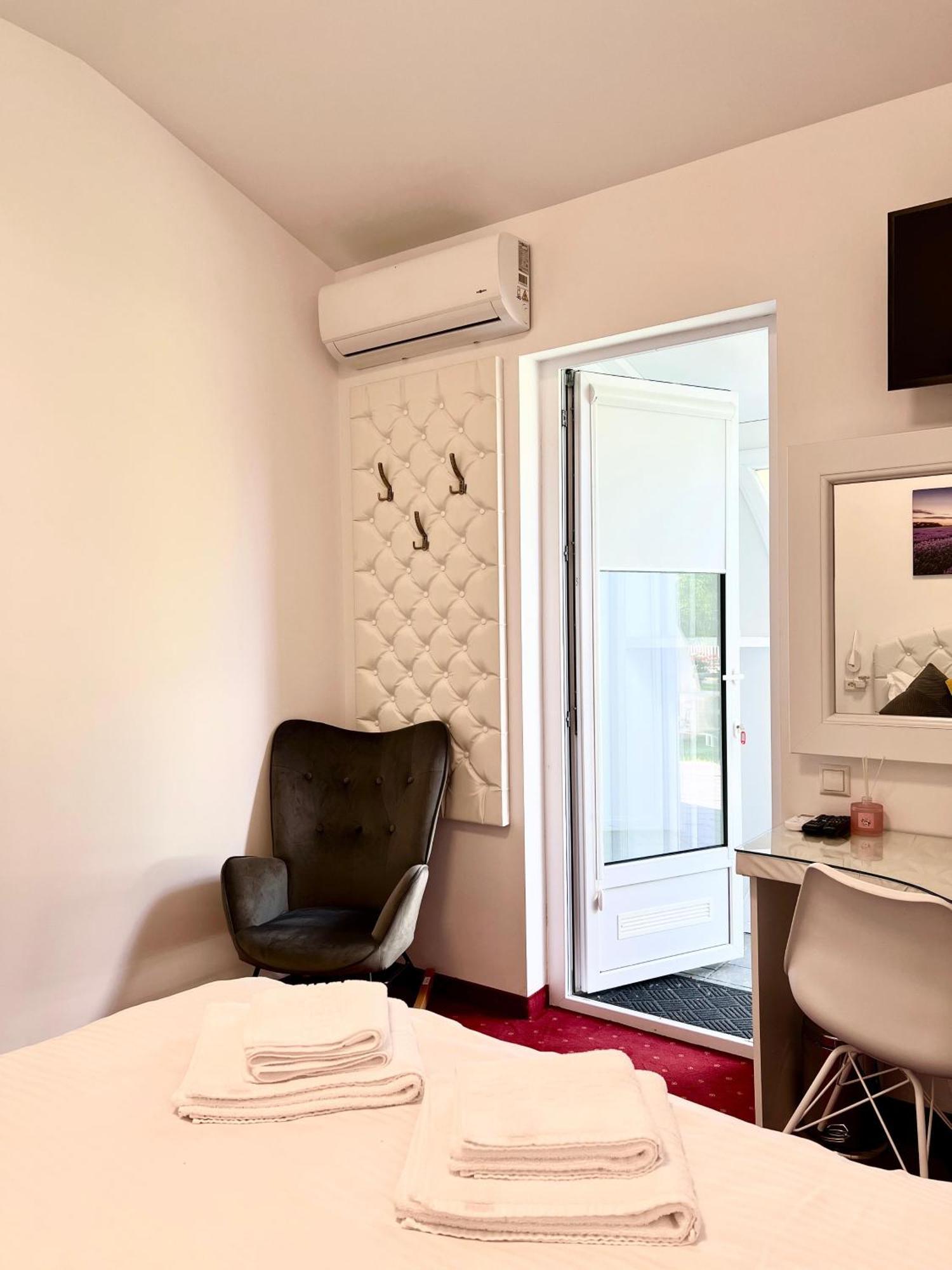 Royal Park Complex Hotel Bascov Ngoại thất bức ảnh