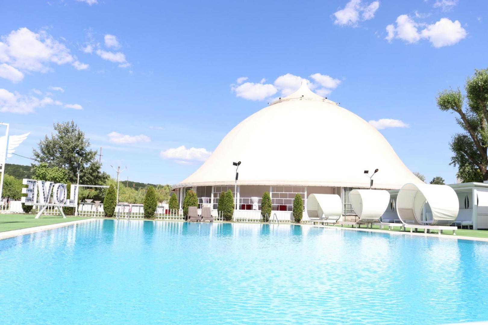 Royal Park Complex Hotel Bascov Ngoại thất bức ảnh