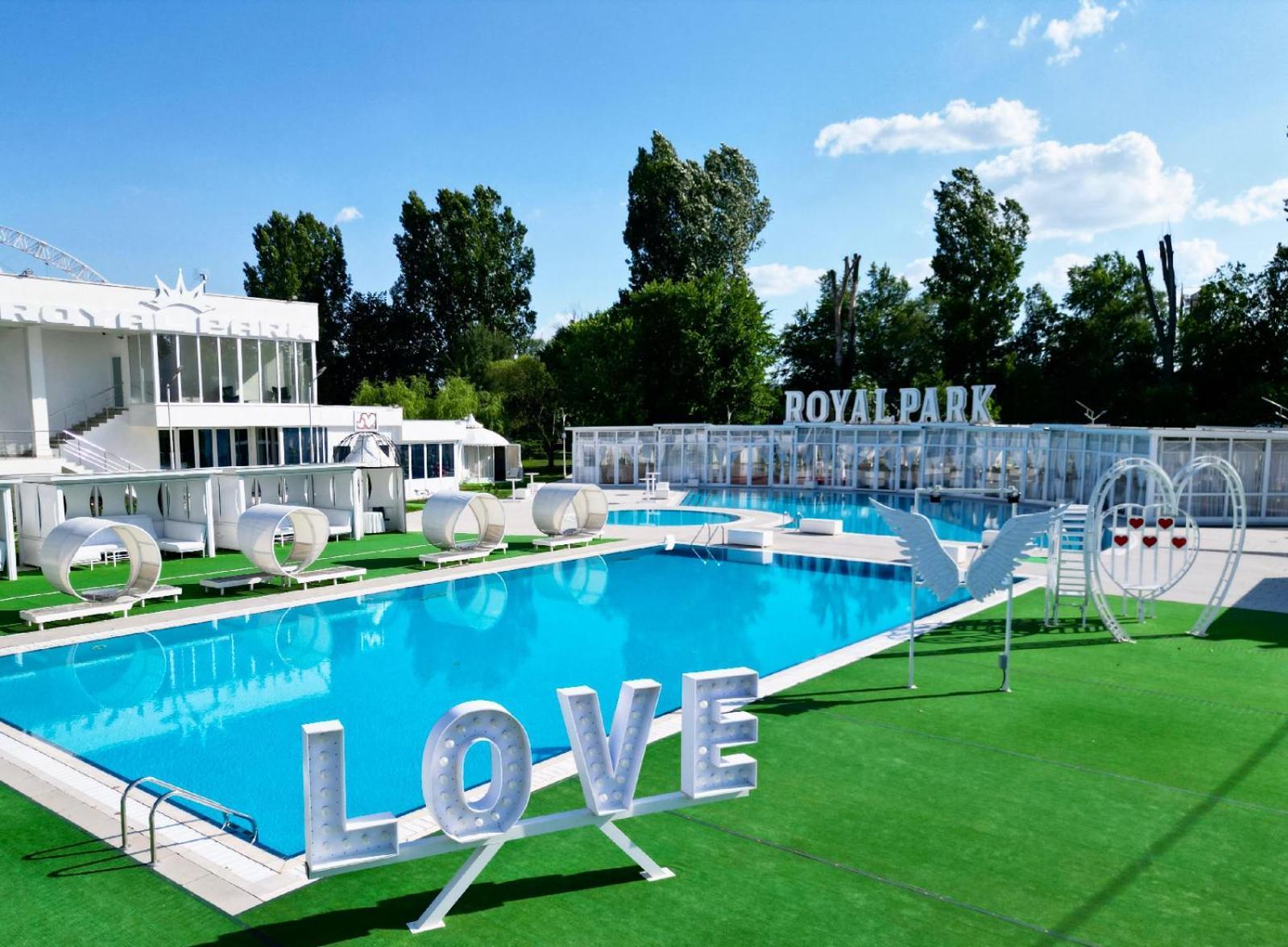 Royal Park Complex Hotel Bascov Ngoại thất bức ảnh